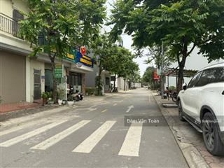 Bán đất đấu giá dg06 tt quốc oai. dt 82.8m, mặt tiền 5m. khu dân trí cao, kd thuận tiện.
