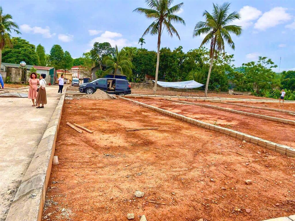 Chính chủ em cần bán mảnh đất diện tích 100m2, cách 50m ra đến trường học,ủy ban, trạm y tế, ql217b
