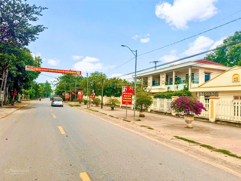 Chính chủ em cần bán mảnh đất diện tích 100m2, cách 50m ra đến trường học,ủy ban, trạm y tế, ql217b