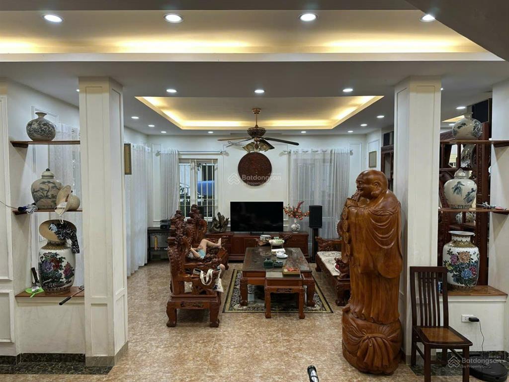 Bán nhanh căn 300 m hướng đông nam đã hoàn thiện full nội thất gía chỉ 35 tỷ   0968 813 ***