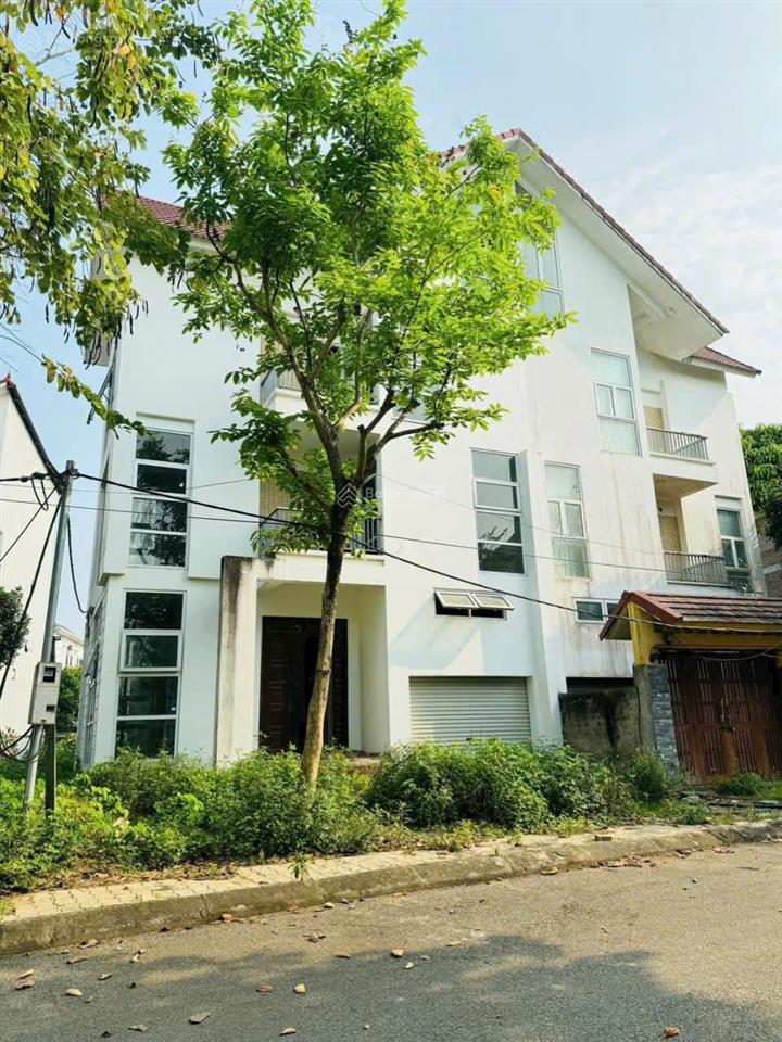 Bán nhanh căn biệt thự 230 khu ngôi nhà mới gía chưa đến 15 tỷ cả nhà và đất   0968 813 ***