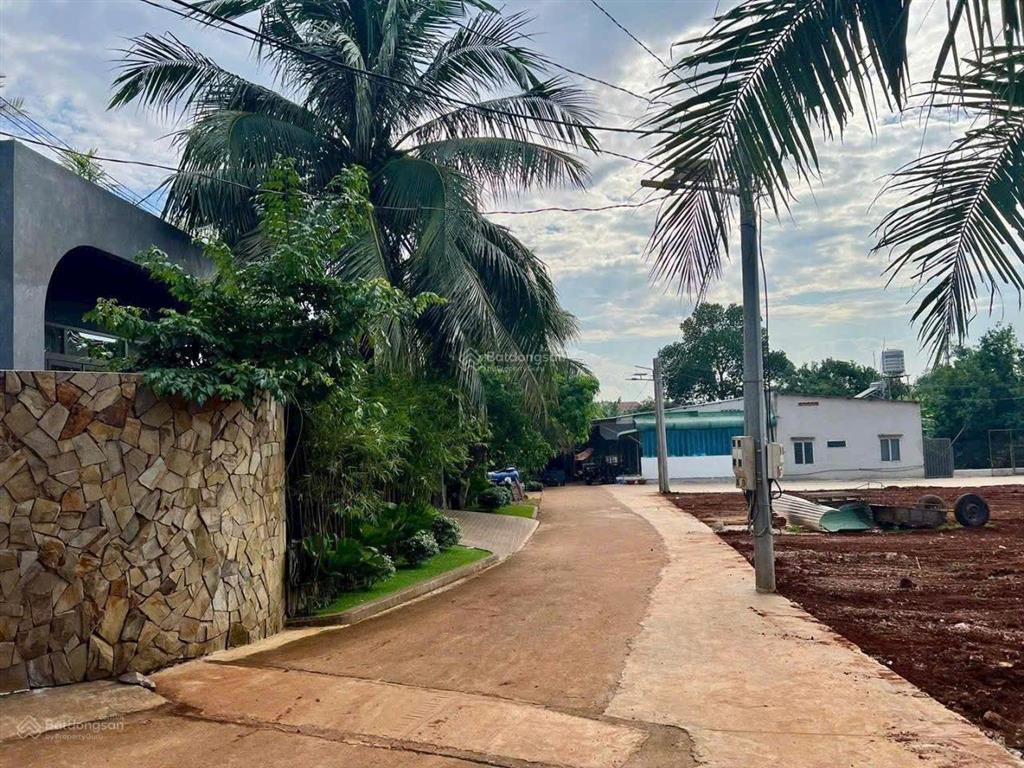 Duy nhất 1 lô 2 mặt tiền vs dt 7x20,5 full thổ cư sổ riêng giá giảm chỉ 870tr còn bớt.