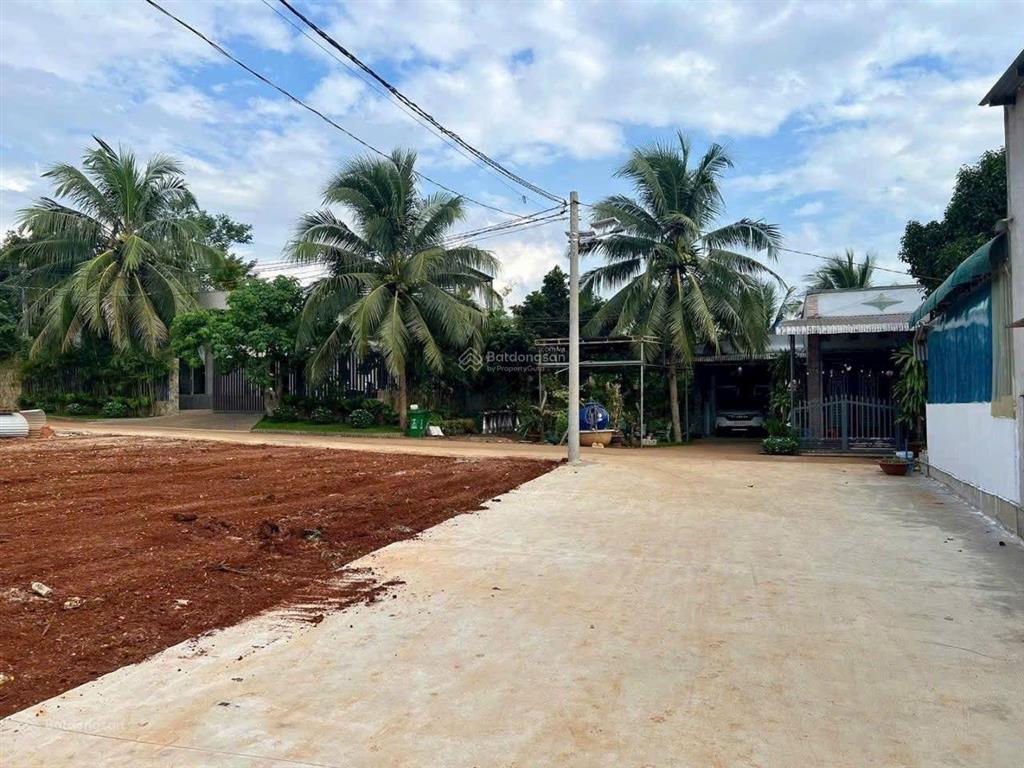 Duy nhất 1 lô 2 mặt tiền vs dt 7x20,5 full thổ cư sổ riêng giá giảm chỉ 870tr còn bớt.