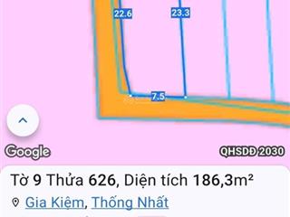 Duy nhất 1 lô 2 mặt tiền vs dt 7x20,5 full thổ cư sổ riêng giá giảm chỉ 870tr còn bớt.