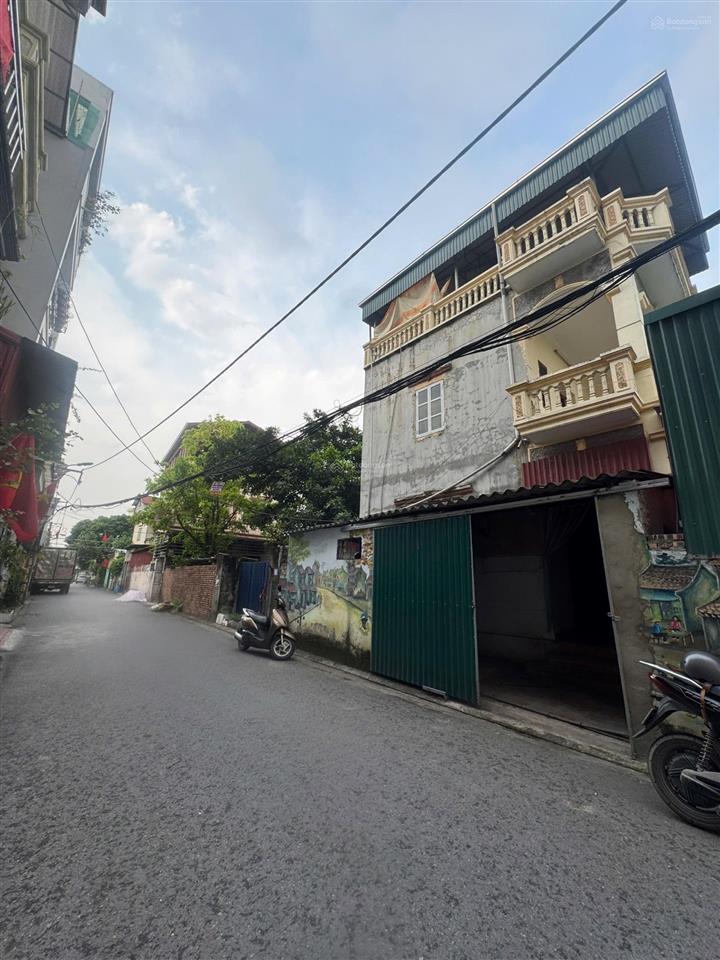 Chính chủ tôi cần bán gấp nhà 2 tầng xây kiên cố tại trục chính thôn 100m2 kinh doanh tốt
