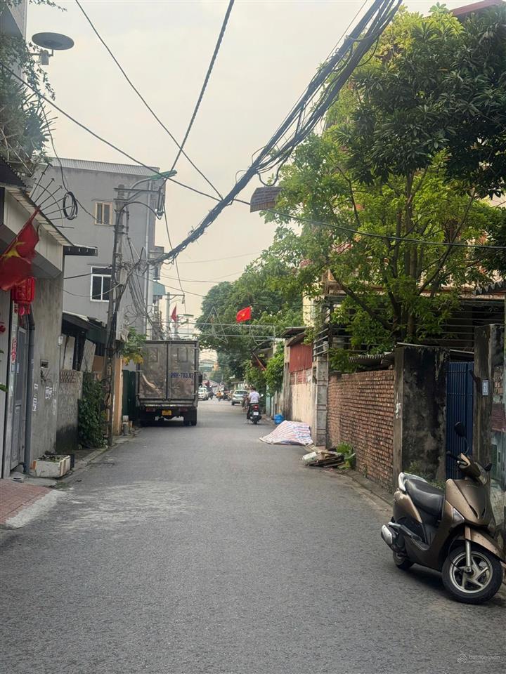 Chính chủ tôi cần bán gấp nhà 2 tầng xây kiên cố tại trục chính thôn 100m2 kinh doanh tốt