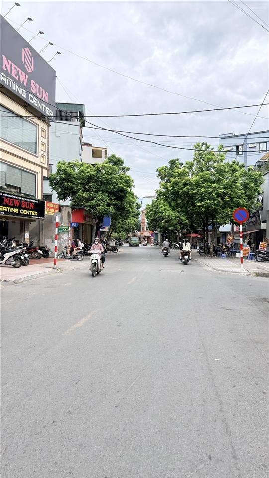 Chính chủ cần tiền bán nhà 3 tầng lô góc, kinh doanh sầm uất doanh thu 350triệu/ năm