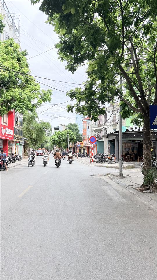 Chính chủ cần tiền bán nhà 3 tầng lô góc, kinh doanh sầm uất doanh thu 350triệu/ năm