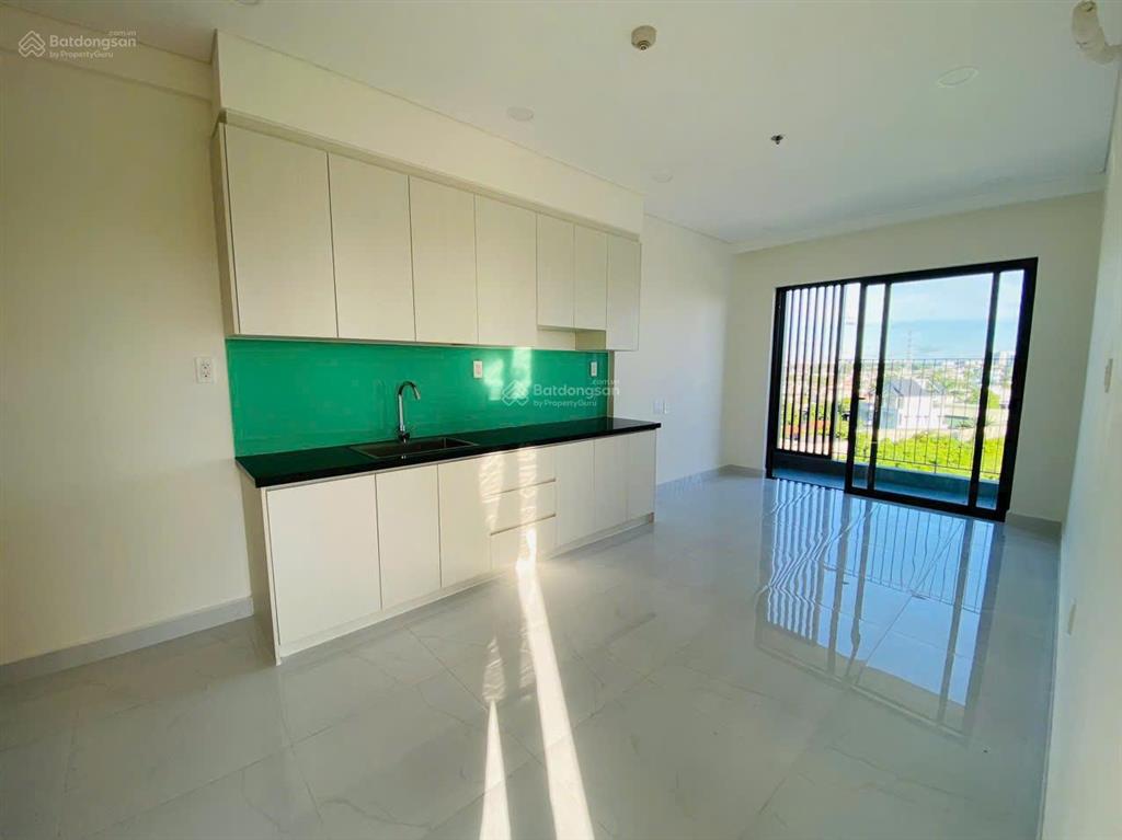 Chính chủ cho thuê căn 2pn 2wc tầng thấp, view đẹp, căn góc nên cực kỳ thoáng mát, đã có 2 máy lạnh