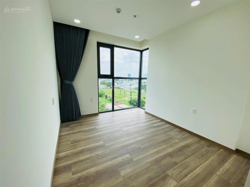 Chính chủ cho thuê căn 2pn 2wc tầng thấp, view đẹp, căn góc nên cực kỳ thoáng mát, đã có 2 máy lạnh