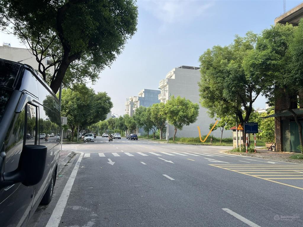Chính chủ cần bán đất 3 mặt tiền view hồ tại phố lý nam đế