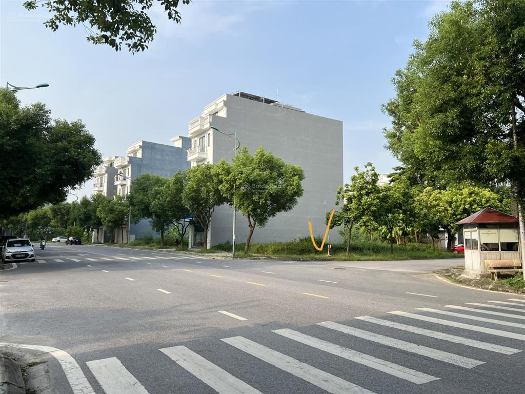 Chính chủ cần bán đất 3 mặt tiền view hồ tại phố lý nam đế