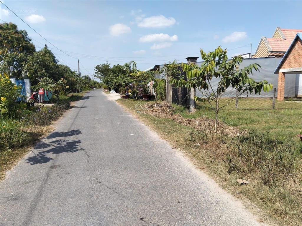 Cần bán nhà c4 cách chợ lộc hưng 3p mặt tiền đường nhựa 8x55m có thổ cư, giá 1 tỷ 2