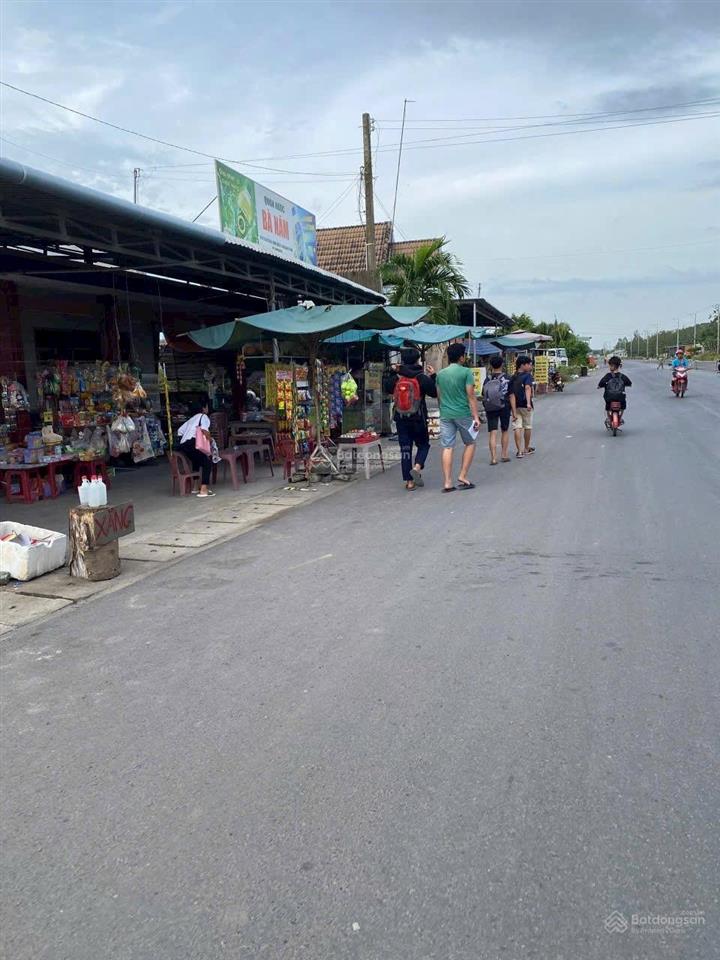 Cần bán nhà c4 cách chợ lộc hưng 3p mặt tiền đường nhựa 8x55m có thổ cư, giá 1 tỷ 2