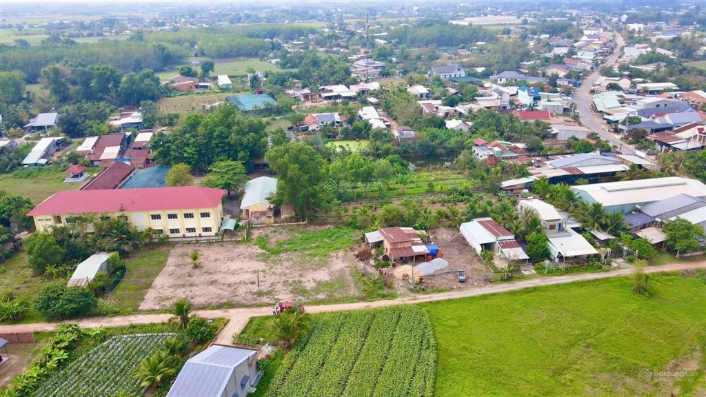 Đất nở hậu siêu đẹp ngay cạnh trường học  210,4m2 giá 895tr vị trí ngay đường đặng văn trước