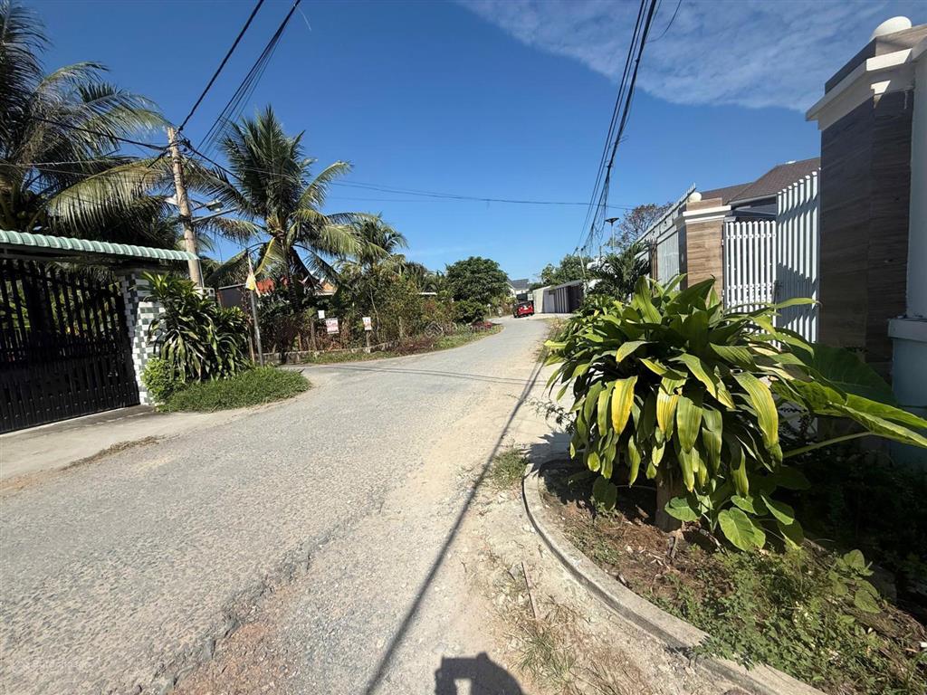 Cần bán gấp lô góc 2 mặt tiền đường (7x14,5m đất ở đô thị có thổ cư) 900 triệu thương lượng