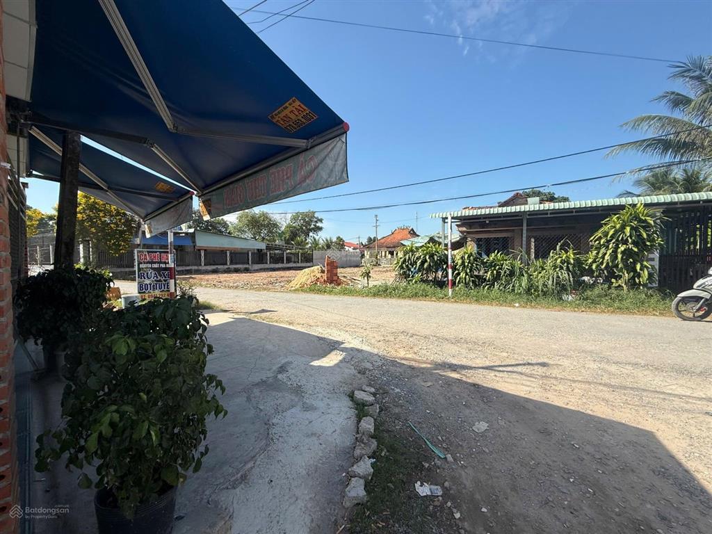 Cần bán gấp lô góc 2 mặt tiền đường (7x14,5m đất ở đô thị có thổ cư) 900 triệu thương lượng