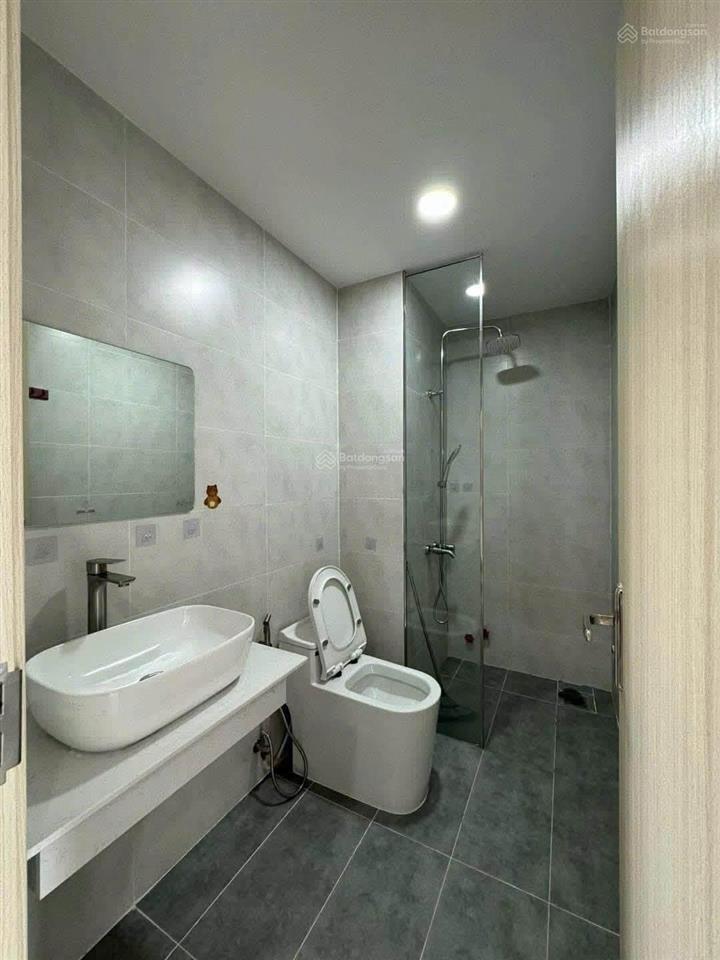 Hiếm có 1 căn studio 36m2 trực tiếp từ cđt view hồ bơi tầng trung