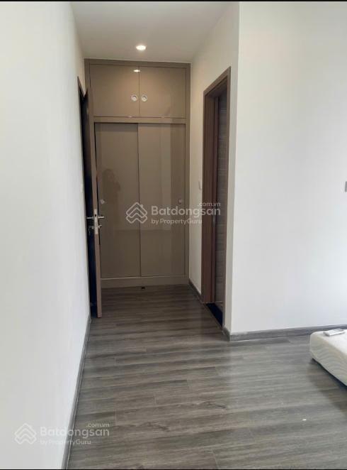 Chính chủ gửi bán chung cư the tonkin vinhomes smart city 2pn 60m2 tầng cao ban công đb sẵn sổ