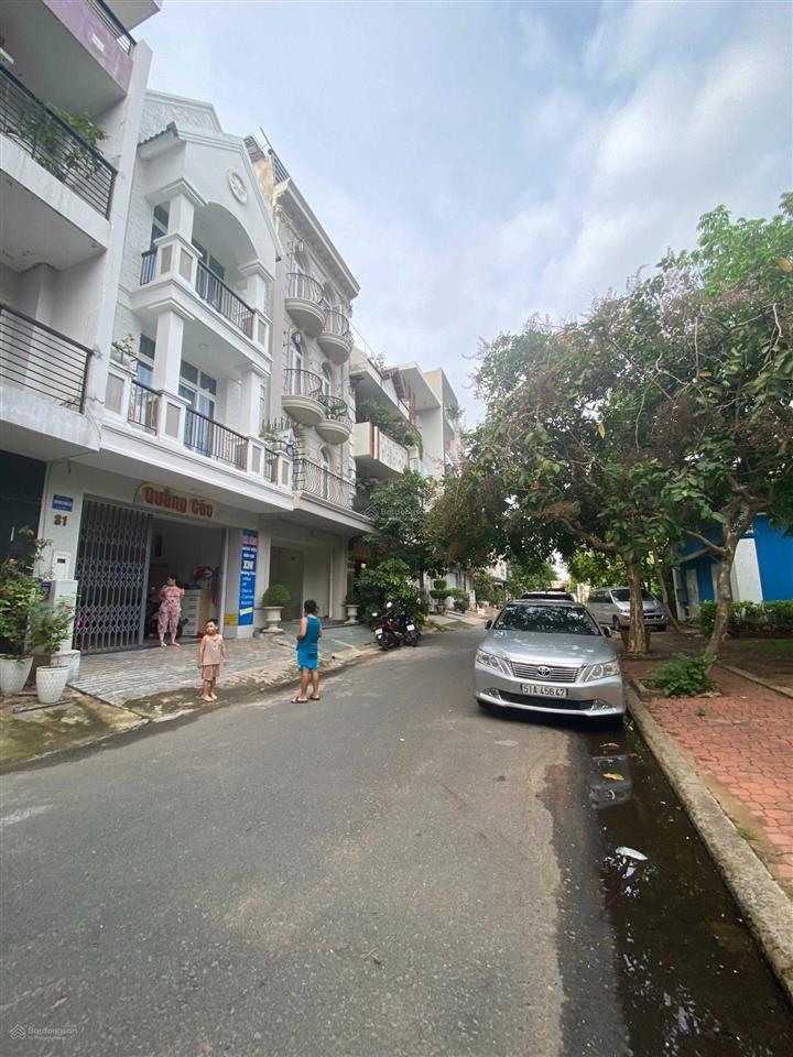 Nhà phố 5x24 120m2 giá 18.5 tỷ nam long trần trọng cung, q7 cách vincom 50m 0989 866 *** tuyền