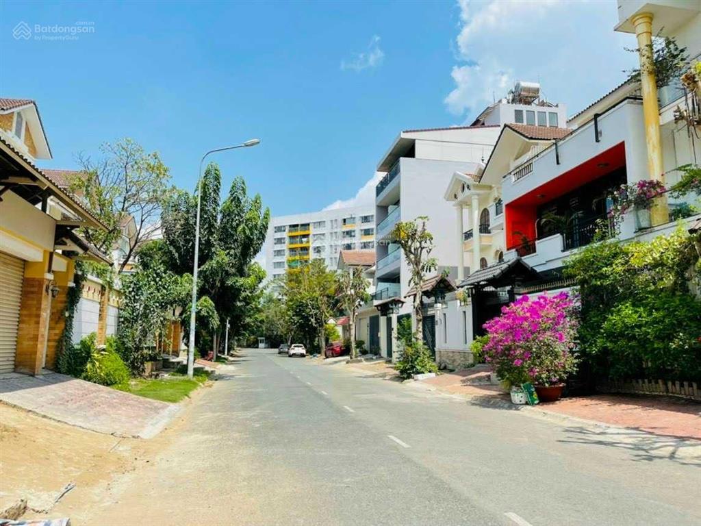 Nhà phố 5x24 120m2 giá 18.5 tỷ nam long trần trọng cung, q7 cách vincom 50m 0989 866 *** tuyền