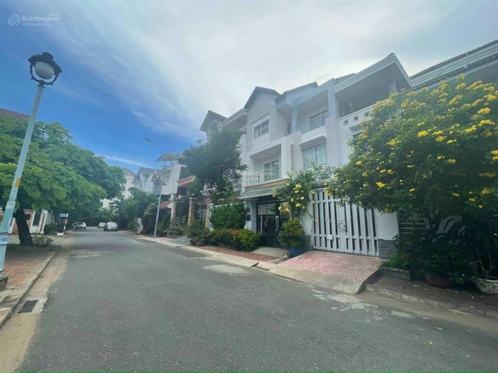 Nhà phố 5x24 120m2 giá 18.5 tỷ nam long trần trọng cung, q7 cách vincom 50m 0989 866 *** tuyền