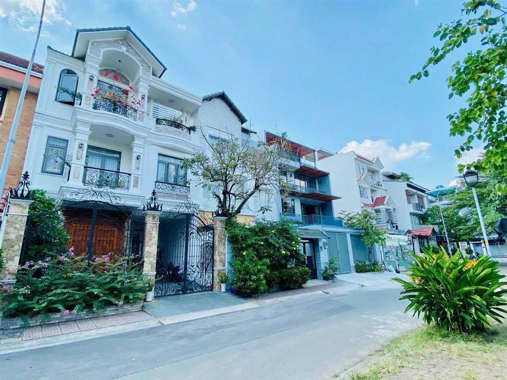 Nhà phố 5x24 120m2 giá 18.5 tỷ nam long trần trọng cung, q7 cách vincom 50m 0989 866 *** tuyền