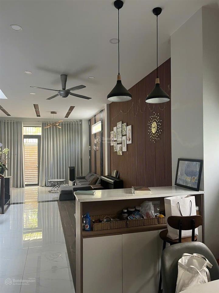 Nhà phố tđc phú mỹ 90m2 giá 11 tỷ  view bờ hồ gần công viên  đường d5a