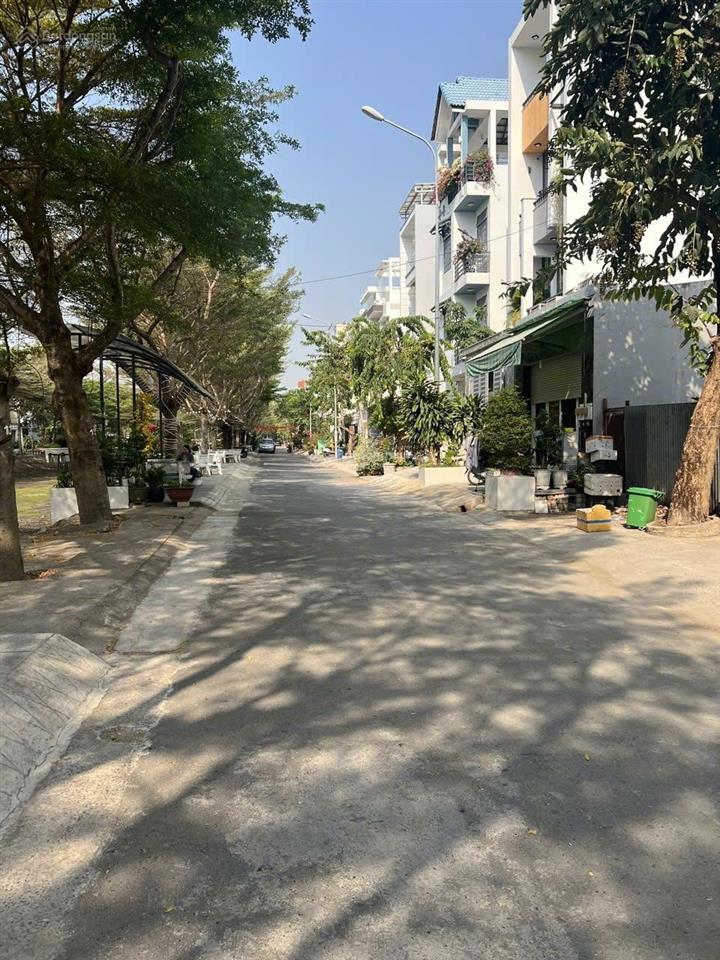 Nhà phố tđc phú mỹ 90m2 giá 11 tỷ  view bờ hồ gần công viên  đường d5a