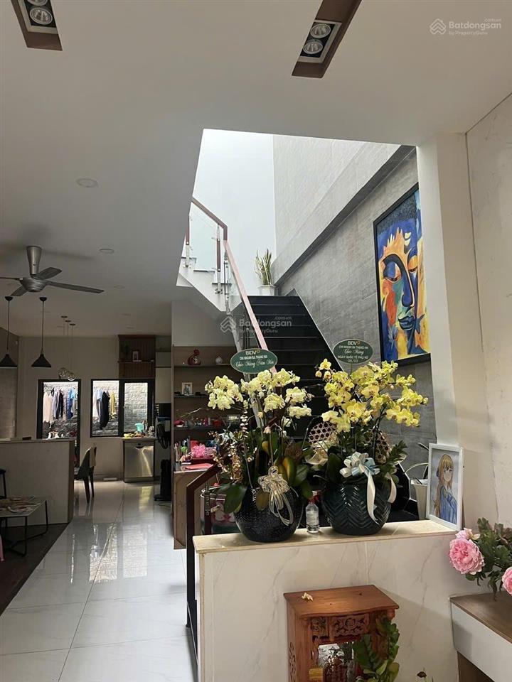 Nhà phố tđc phú mỹ 90m2 giá 11 tỷ  view bờ hồ gần công viên  đường d5a