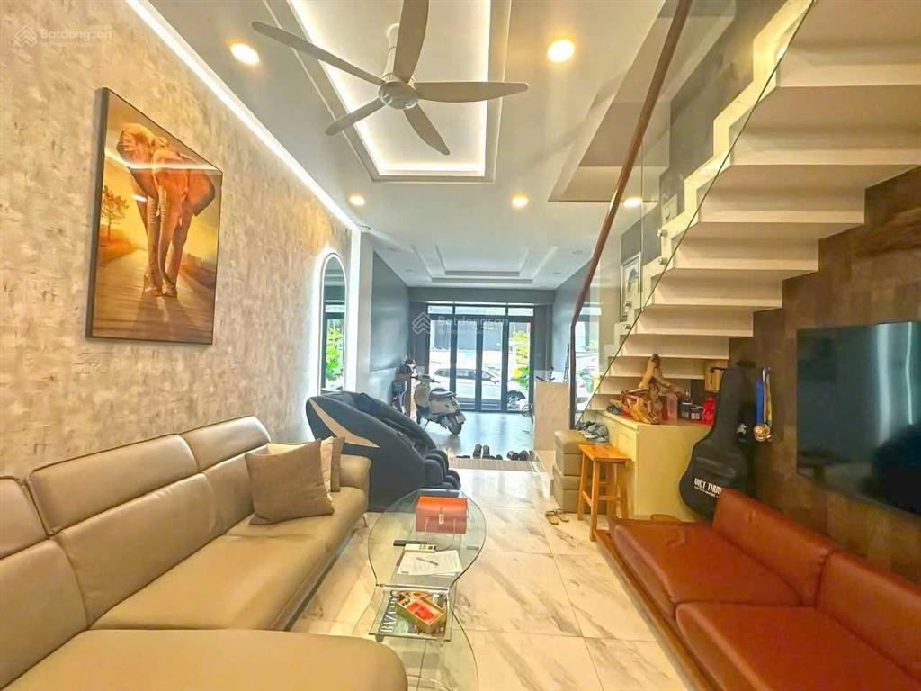 Nhà phố đẹp chỉ 13 tỷ kdc công ích q4  đối diện chung cư  đường số 3