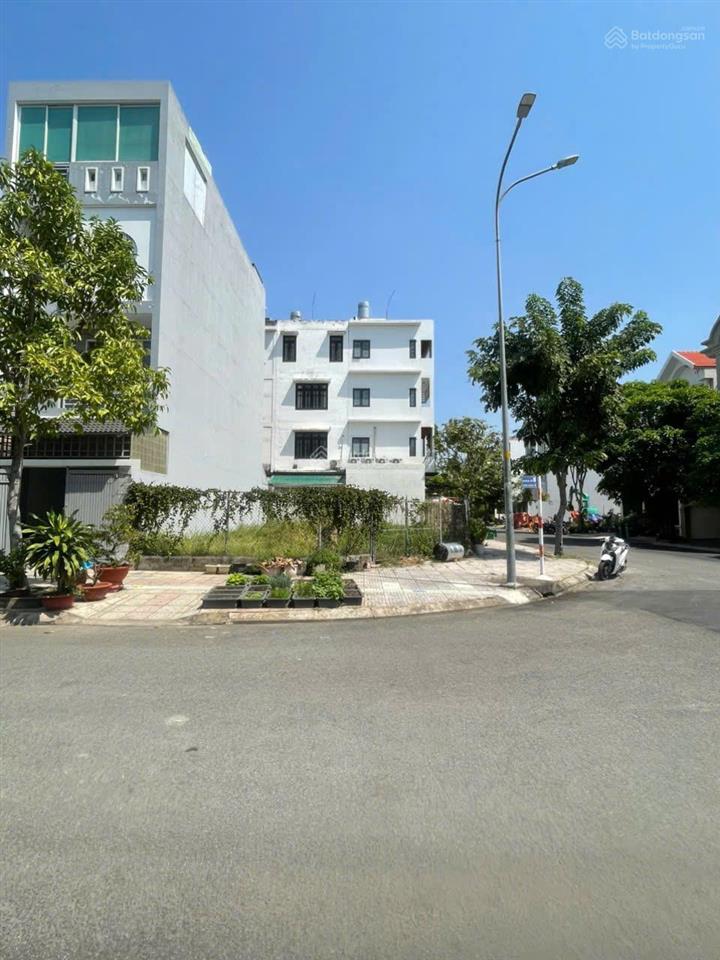 Bán lô đất vị trí đẹp góc 2 mặt tiền đường 20m kdc sadeco ven sông chỉ 15.8 tỷ