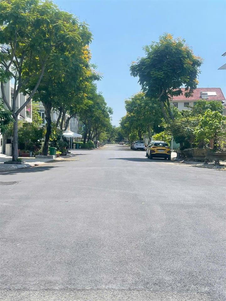 Bán lô đất vị trí đẹp góc 2 mặt tiền đường 20m kdc sadeco ven sông chỉ 15.8 tỷ