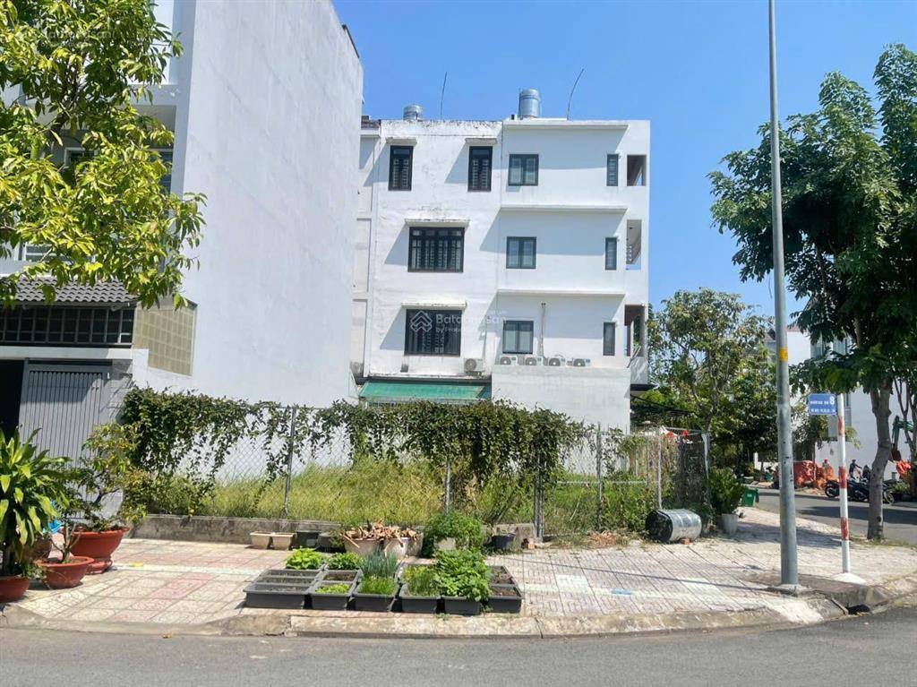 Bán lô đất vị trí đẹp góc 2 mặt tiền đường 20m kdc sadeco ven sông chỉ 15.8 tỷ