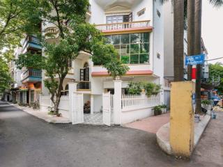 Cho thuê villa phong cách châu âu sân rộng yên tĩnh hoàng công chất, phú diễn, hà nội