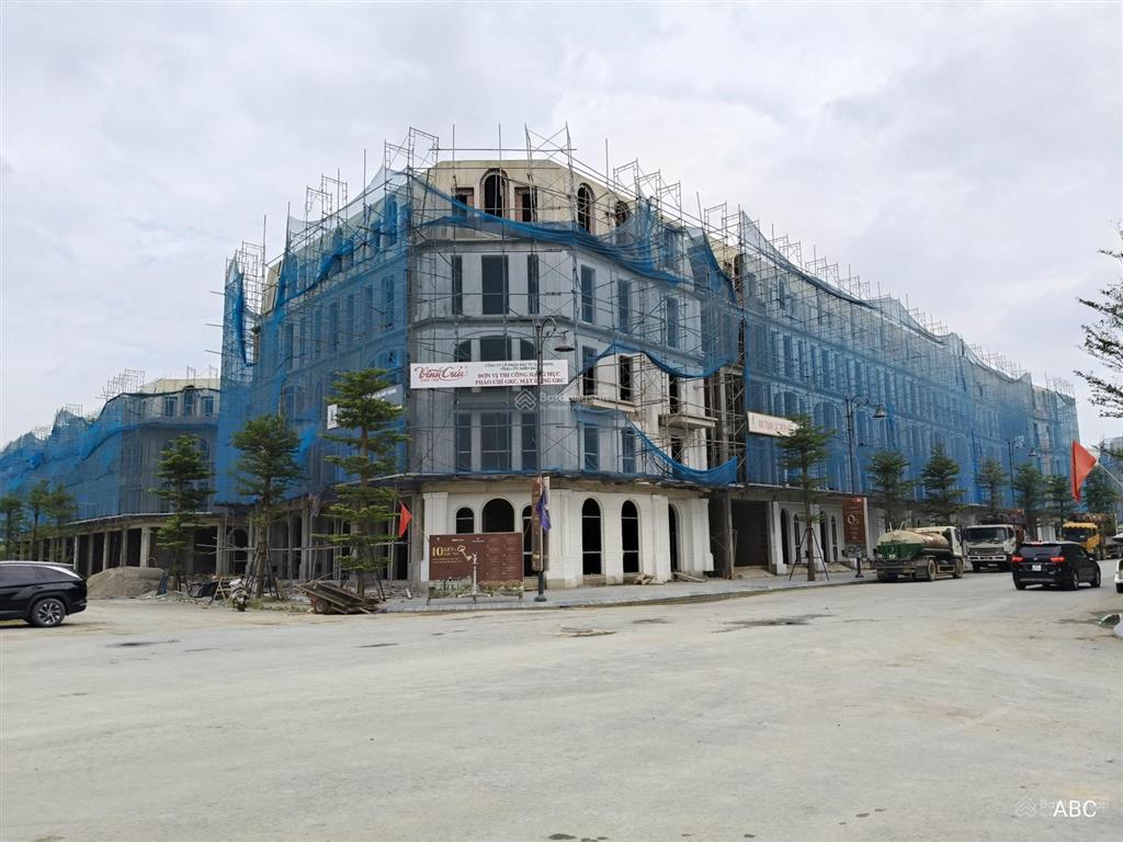 Chỉ hơn 11 tỷ sở hữu ngay căn 5 tầng shophouse, nhà phố thương mại, mặt hoàng quốc việt kéo dài