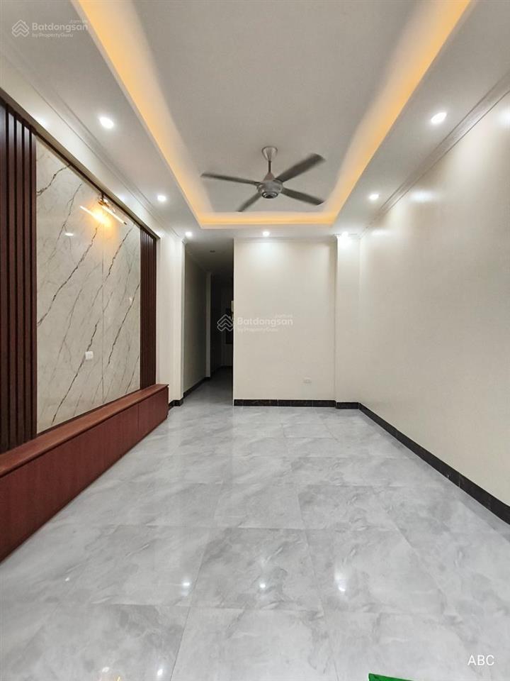 Bán nhà riêng ngay gần mặt phố, ga metro giao thông thuận tiện 40m x 5 tầng thang máy chỉ hơn 9 tỷ