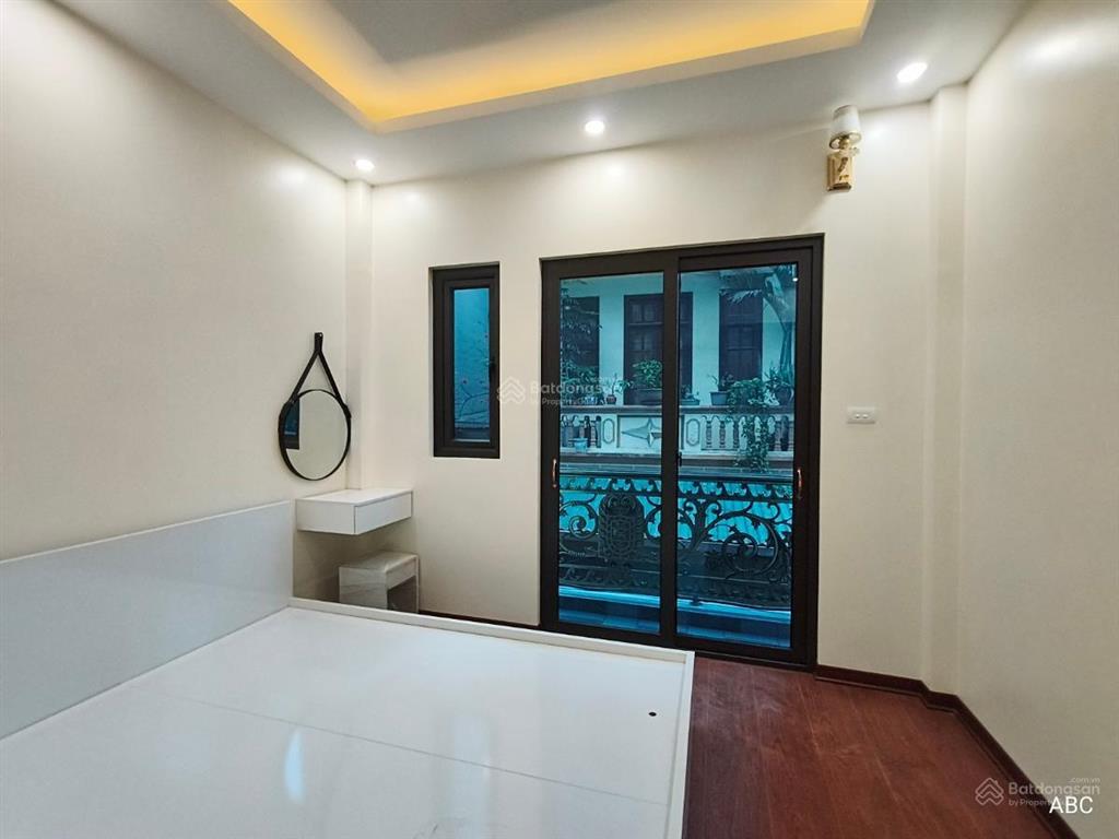 Bán nhà riêng ngay gần mặt phố, ga metro giao thông thuận tiện 40m x 5 tầng thang máy chỉ hơn 9 tỷ