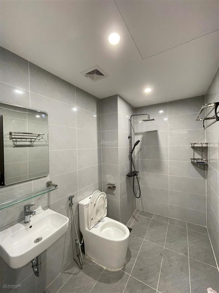 Cho thuê ở ngay căn hộ 2 phòng ngủ 2 phòng wc , diện tích 66m2 nội thất mới làm sạch sẽ valencia