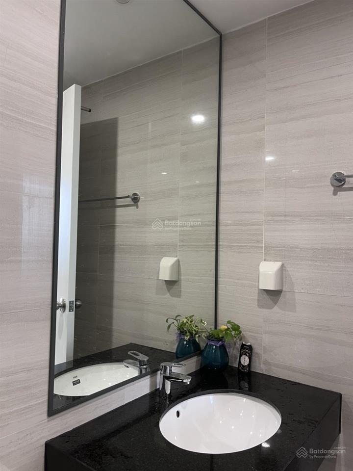 Cho thuê căn hộ tầng 31 hướng đông nam full nội thất cao cấp (nhà mới, chưa ai từng ở) 8tr/tháng.