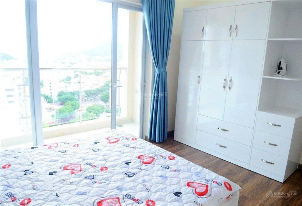 Cho thuê lâu dài căn hộ 2 pn, tầng 17, view biển, yên tĩnh. giá 12tr/tháng