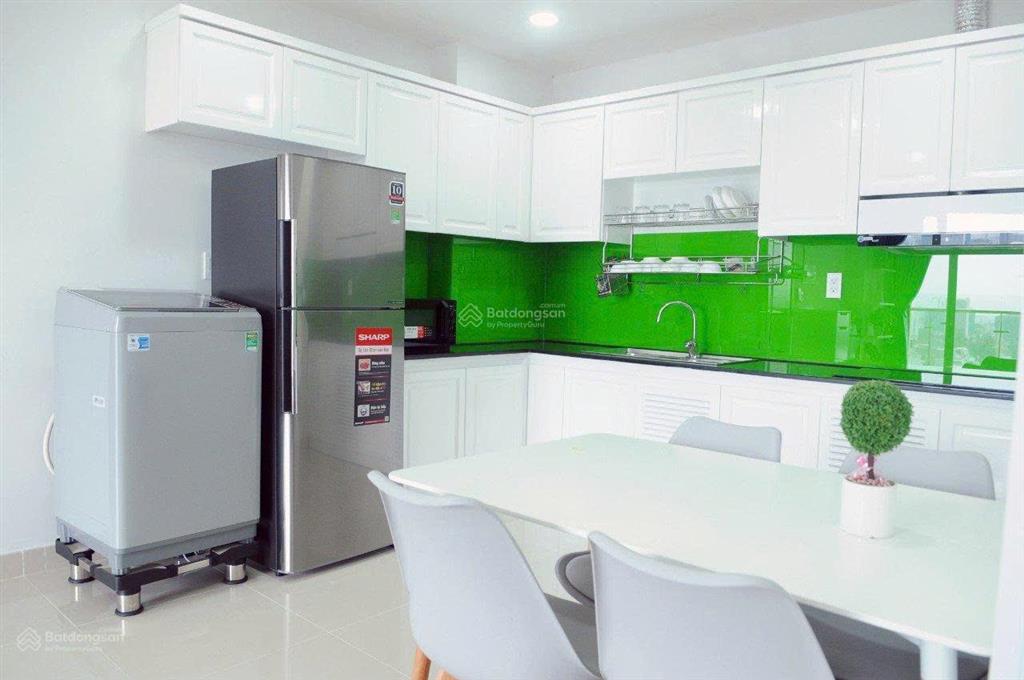 Cho thuê lâu dài căn hộ 2 pn, tầng 17, view biển, yên tĩnh. giá 12tr/tháng