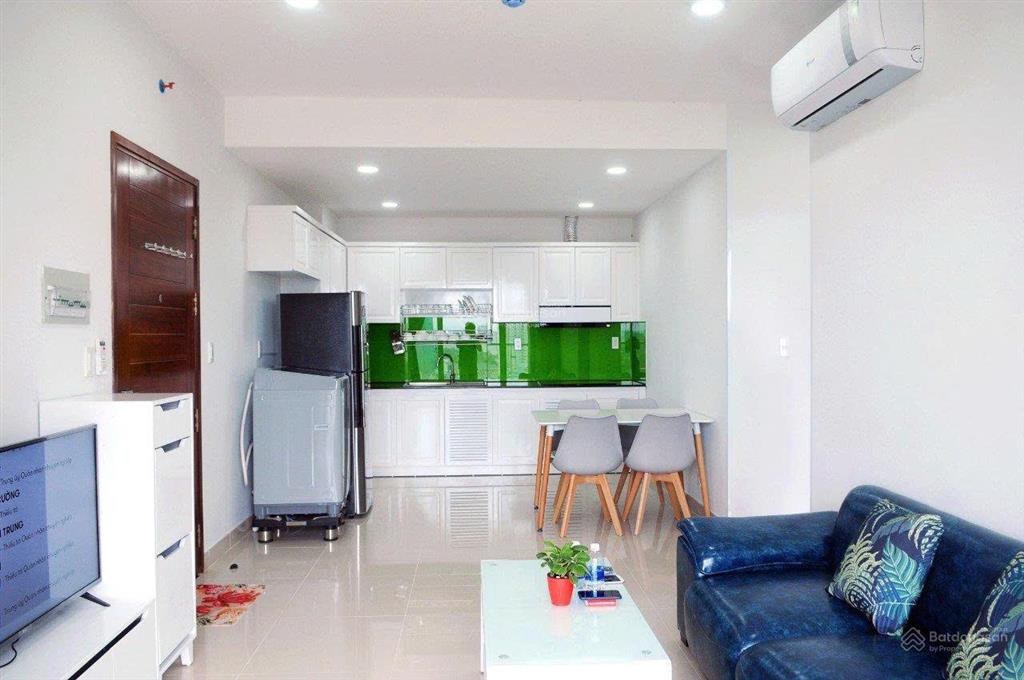 Cho thuê lâu dài căn hộ 2 pn, tầng 17, view biển, yên tĩnh. giá 12tr/tháng