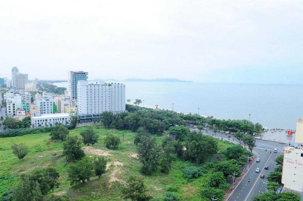 Cho thuê lâu dài căn hộ 2 pn, tầng 17, view biển, yên tĩnh. giá 12tr/tháng