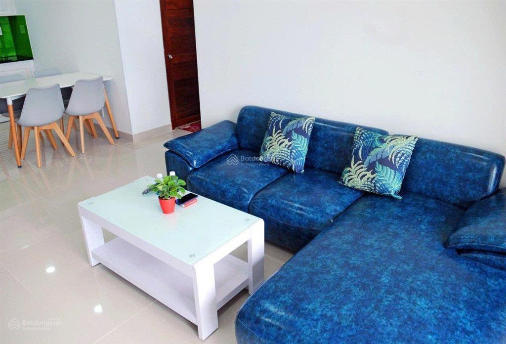 Cho thuê lâu dài căn hộ 2 pn, tầng 17, view biển, yên tĩnh. giá 12tr/tháng