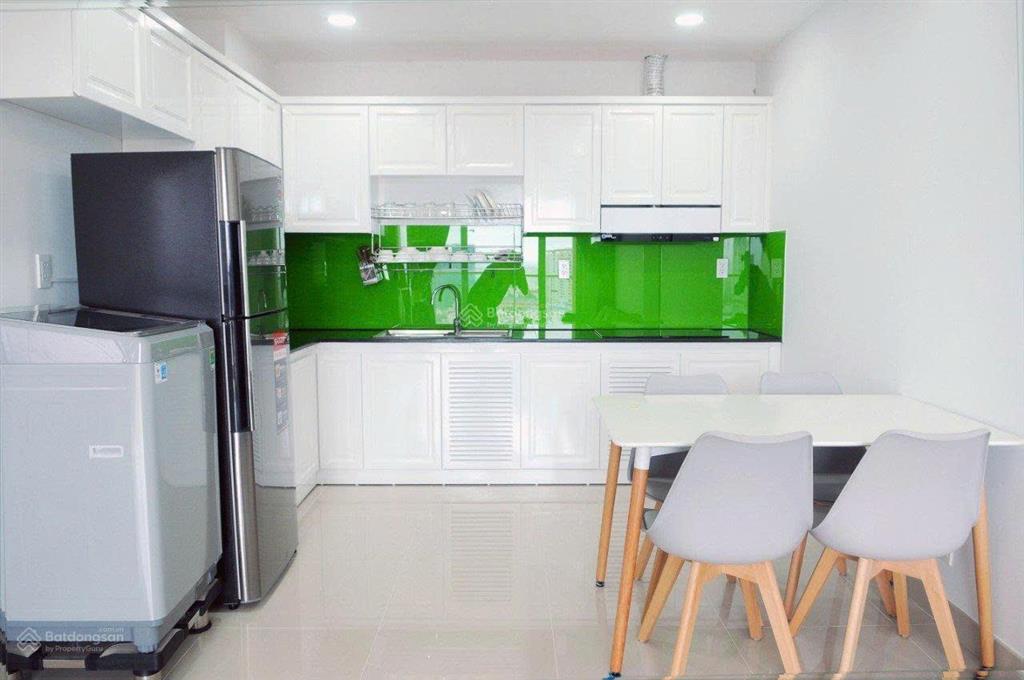 Cho thuê lâu dài căn hộ 2 pn, tầng 17, view biển, yên tĩnh. giá 12tr/tháng