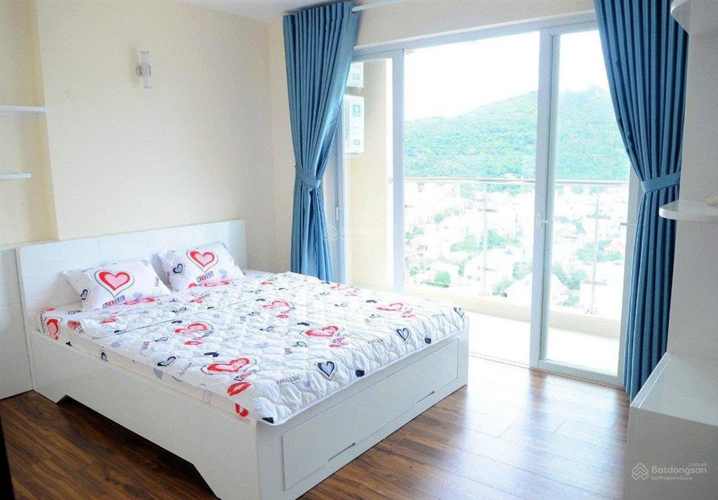 Cho thuê lâu dài căn hộ 2 pn, tầng 17, view biển, yên tĩnh. giá 12tr/tháng