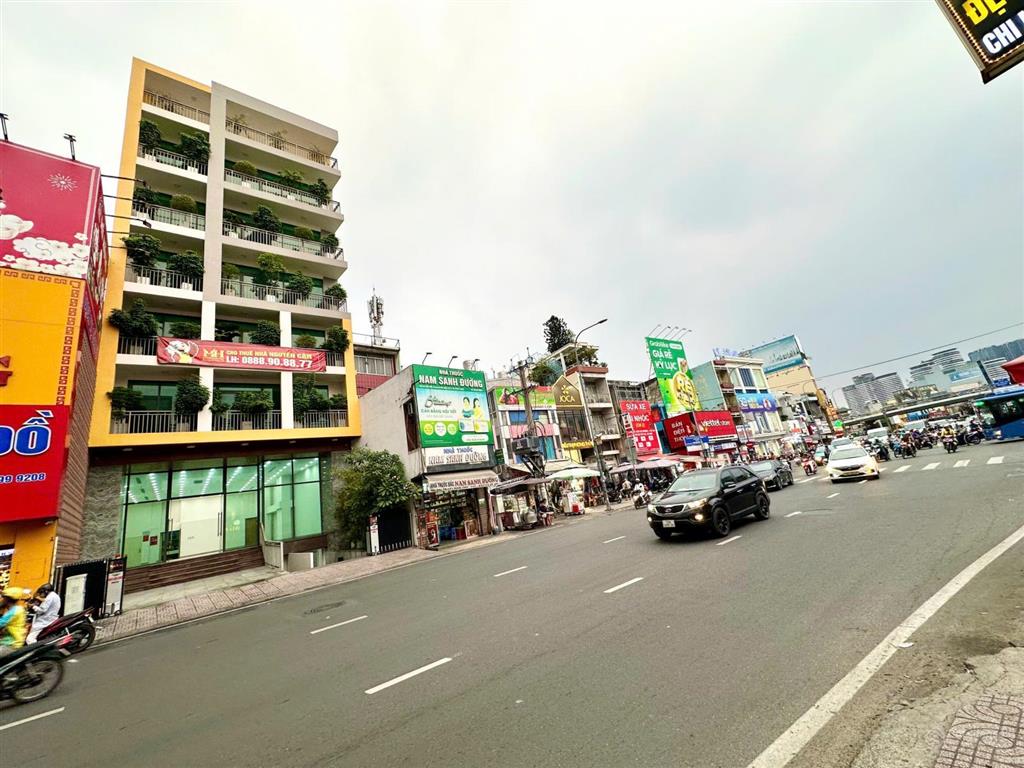 Văn phòng mớinhiều diện tích lựa chọn từ 75 đến 305m2 mỗi sànnổi bật với không gian xanh hiện đại