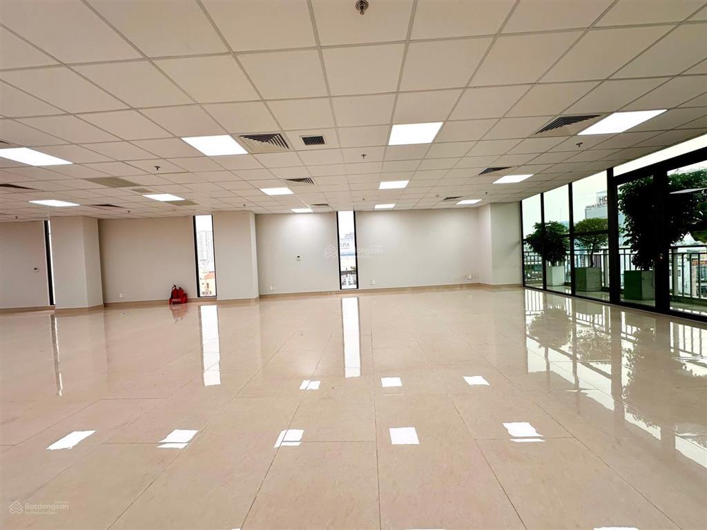 Văn phòng mớinhiều diện tích lựa chọn từ 75 đến 305m2 mỗi sànnổi bật với không gian xanh hiện đại