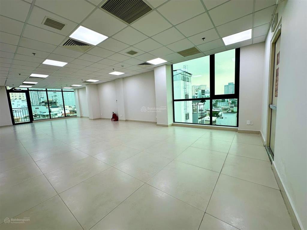 Văn phòng mớinhiều diện tích lựa chọn từ 75 đến 305m2 mỗi sànnổi bật với không gian xanh hiện đại
